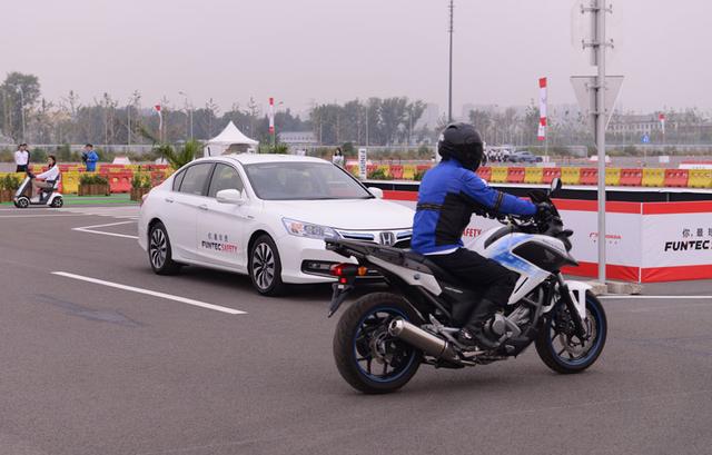 邓萃雯自曝男友标准 谈感情状况卖关子称开心-ag亚娱官网(图2) ag亚娱官网