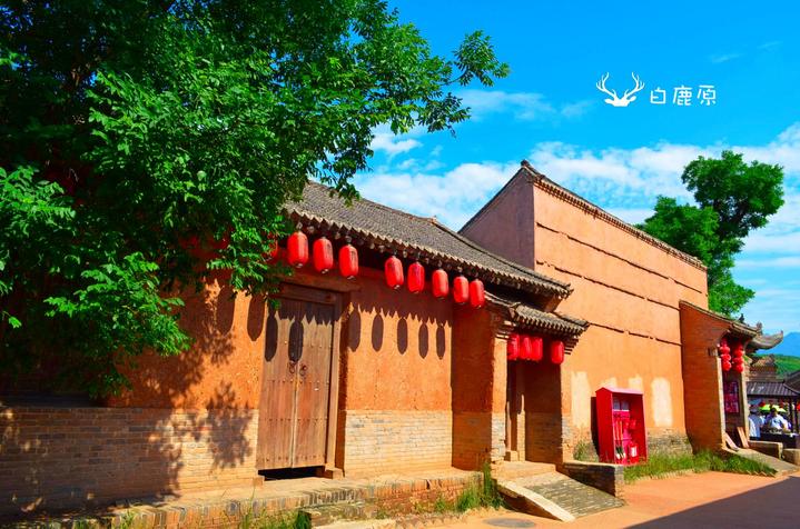 背篓里的孩子排到广场外!中恒村医培训义诊走进遵义:AG亚娱集团官方(图2) AG亚娱集团