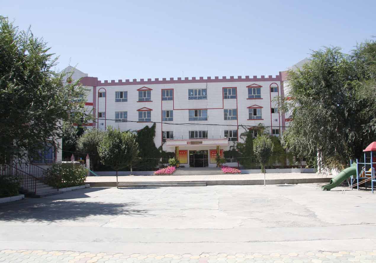 网友偶遇张柏芝晒合影赞其像个洋娃娃 溜冰照曝光:AG亚娱集团官方(图3) AG亚娱集团官方