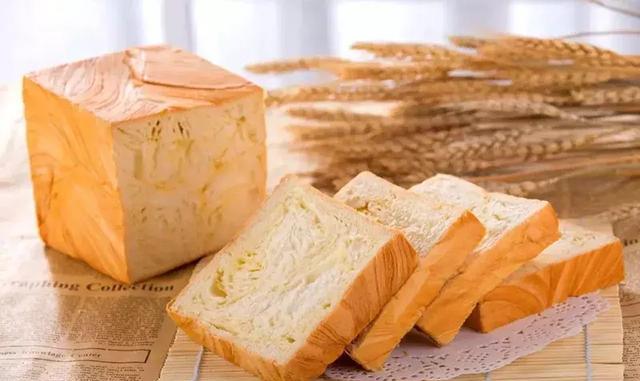 曹格晒女儿Grace搞怪照 似迷你版包租婆萌翻(图)-AG亚娱集团(图2) AG亚娱集团